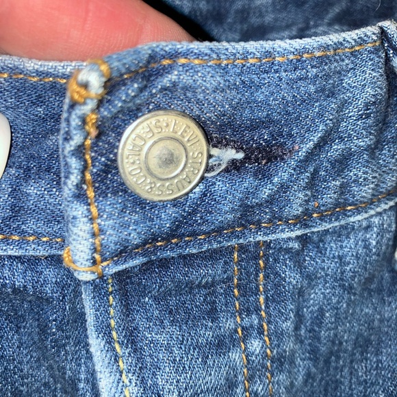Levi’s 501 button fly Jean shorts -Women’s 28 - Picture 2 of 7